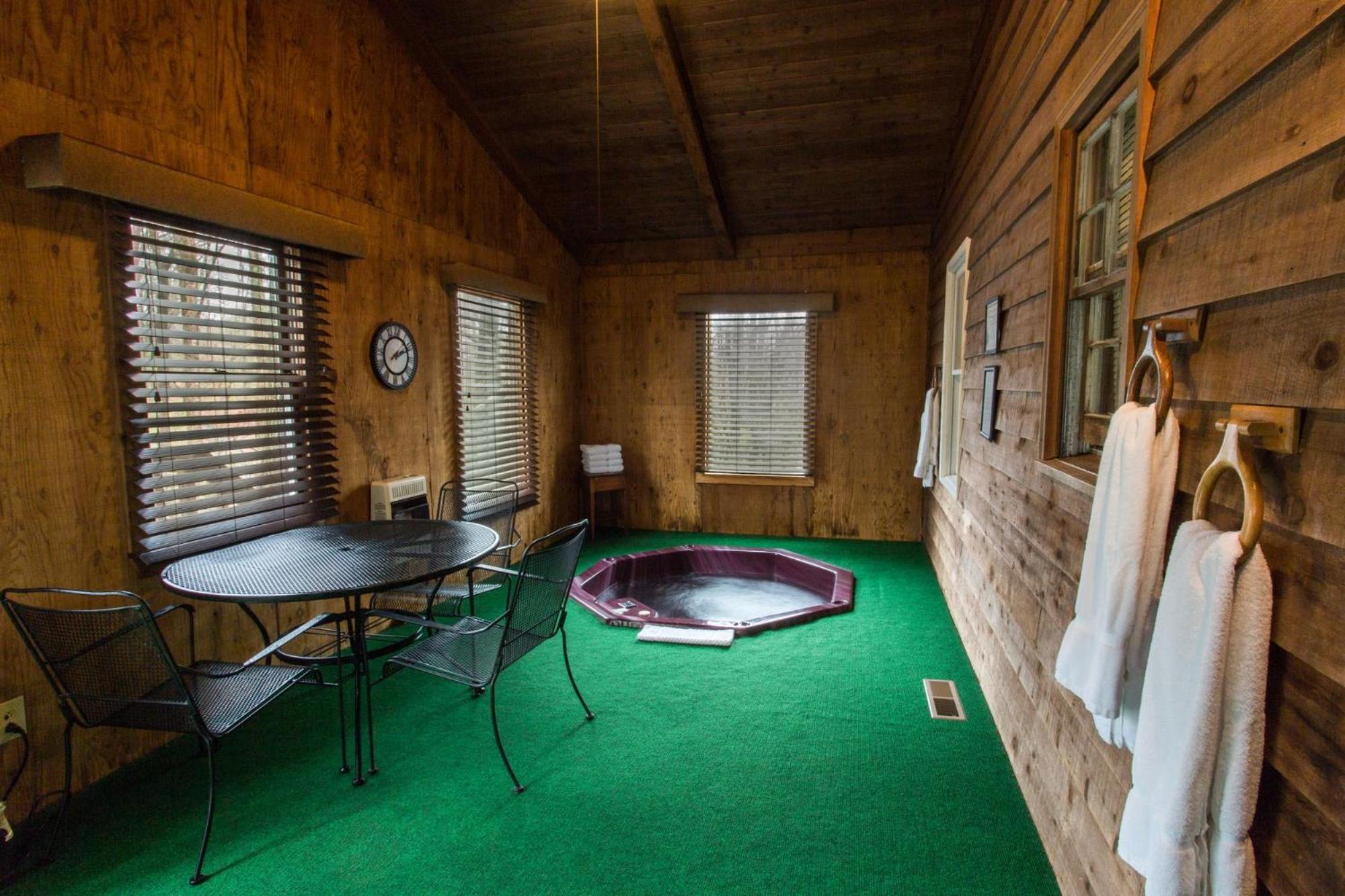 Forrest Hills Mountain Resort Dahlonega Bagian luar foto